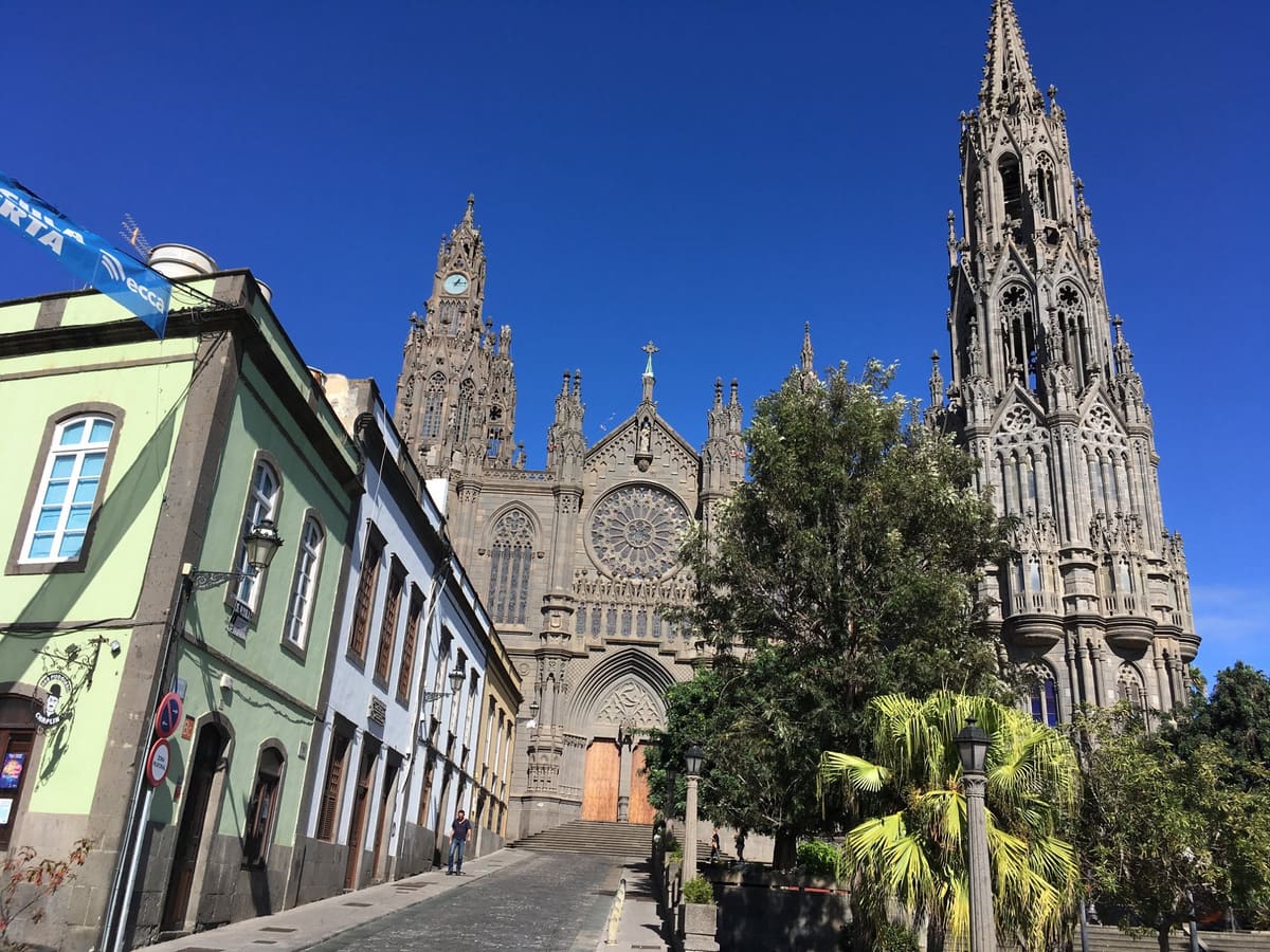Arucas: el pueblo que cambia agua por ron y presume de catedral (sin serlo) | Casa El Drago