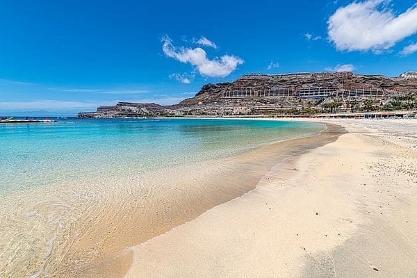 Playa de Amadores: otra playa artificial más del club de las importadas + WebCAM en DIRECTO | Casa El Drago