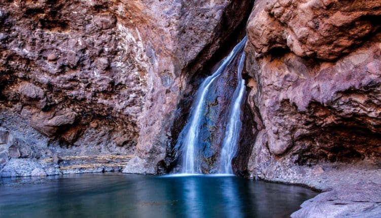 Charco Azul: la piscina que rellenan a la vez una cascada y el Atlántico | Casa El Drago