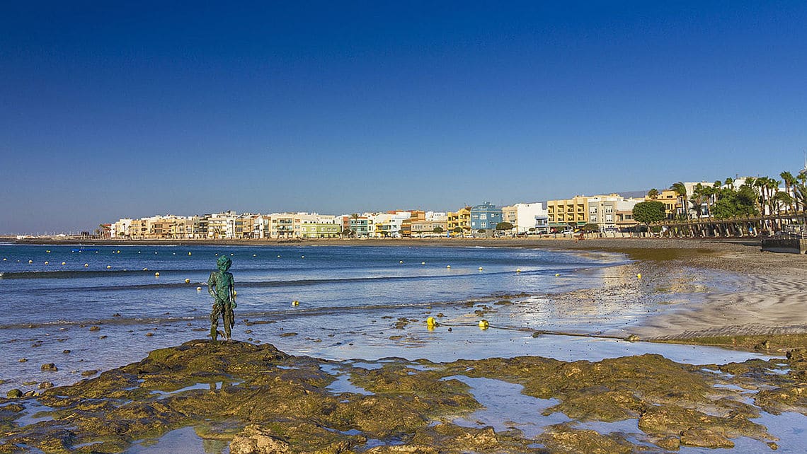 Playa de Arinaga: la playa con más cambios de oficio que un actor de reparto | Casa El Drago