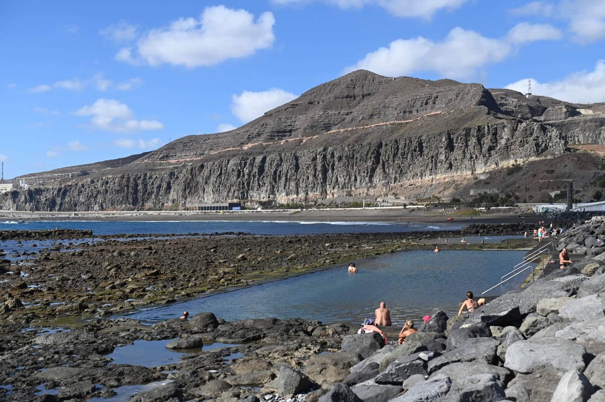 Playa de la Laja: la playa que estuvo a punto de acabar bajo el asfalto | Casa El Drago